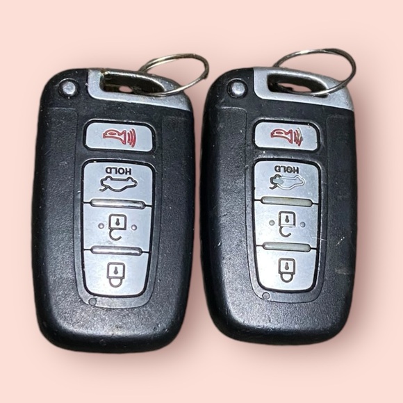 KIA KEY FOB - Picture 1 of 2